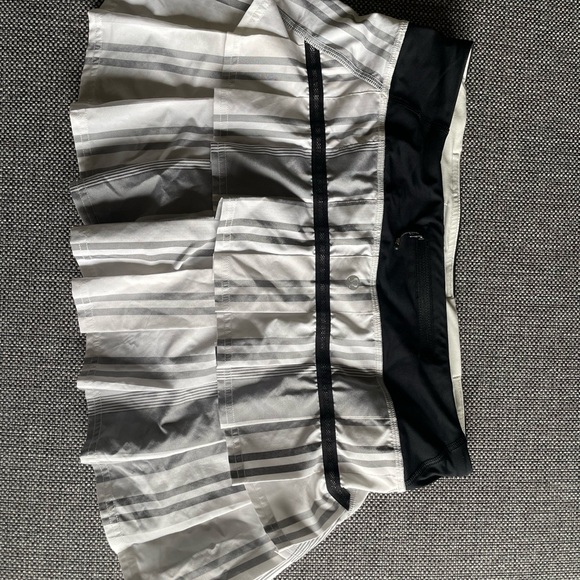 Lululemon white skirt - Picture 4 of 5